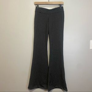 Mia Brazilia Gray Bell Bottom Ruched Butt Leggings Pants Size M Low Rise